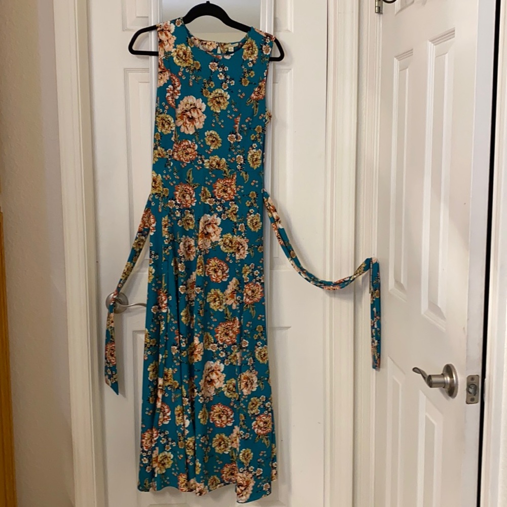Women’s dress- size M